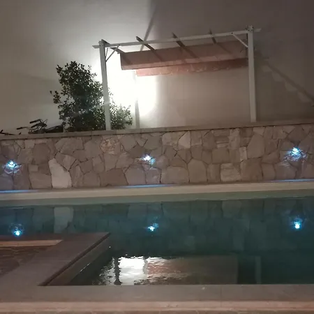 ゲストハウス Vianova ジュルディニャーノ