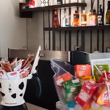 ゲストハウス Vianova ジュルディニャーノ